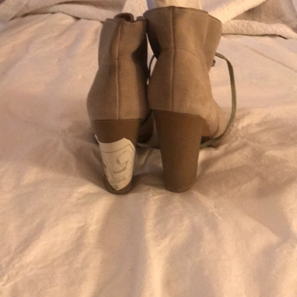 Shoes - Picture 3 of 4